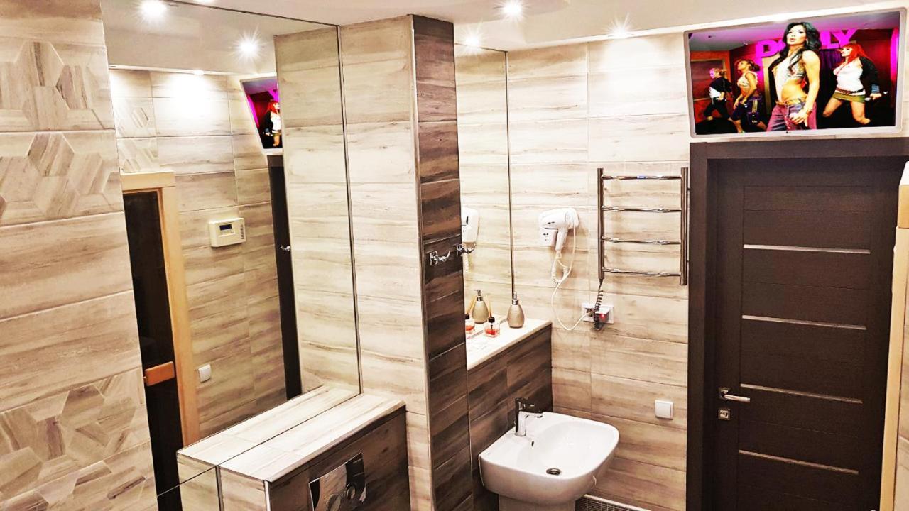 Sauna, Big Jacuzzi , Khreshchatyk Apartments Kyiv Exterior photo